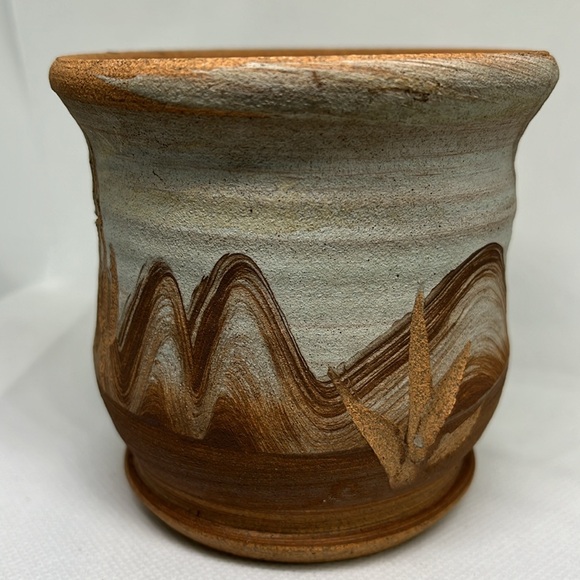 Pottery planter desert scene with cactuses and mountains - Picture 2 of 7